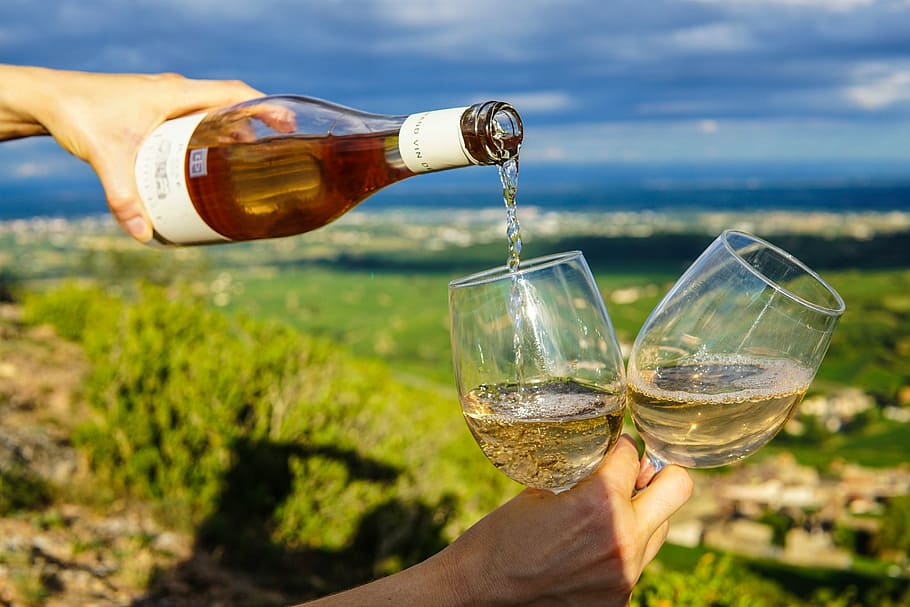 How The Tasting Experience Differs Between Sweet And Dry Wines